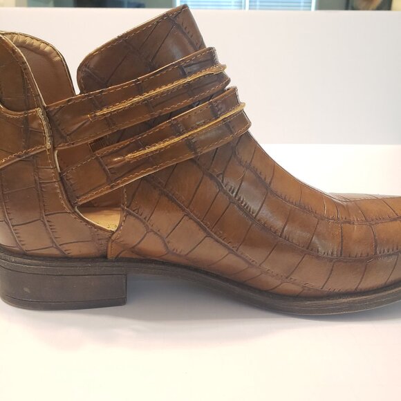 Mata Ankle Boots - Picture 2 of 6